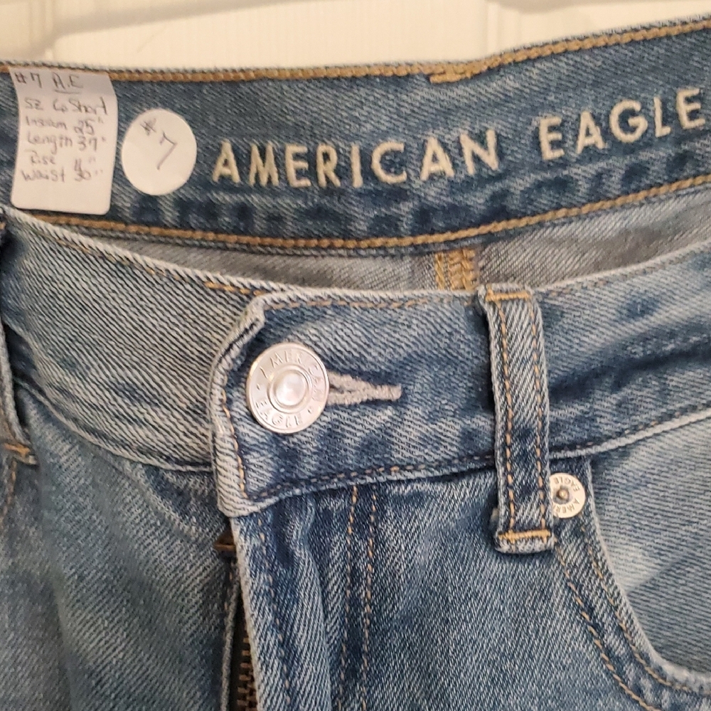 American Eagle Outfitters Light Blue Distressed Cropped ankle Jeans - Picture 6 of 6